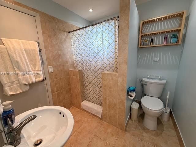 1950 W 54th St, Unit 413, Hialeah, FL 33012 Photo