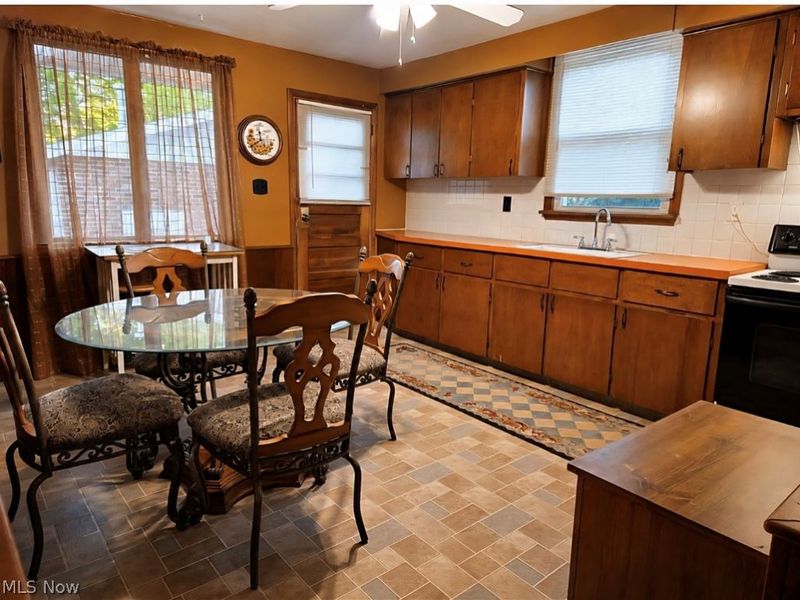 2446 Vestal Road, Youngstown, OH 44509 Photo 4