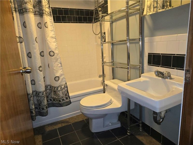 2446 Vestal Road, Youngstown, OH 44509 Photo 6