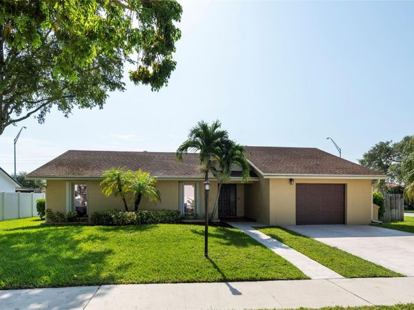 2101 NW 101st Terrace, Pembroke Pines, FL 33026