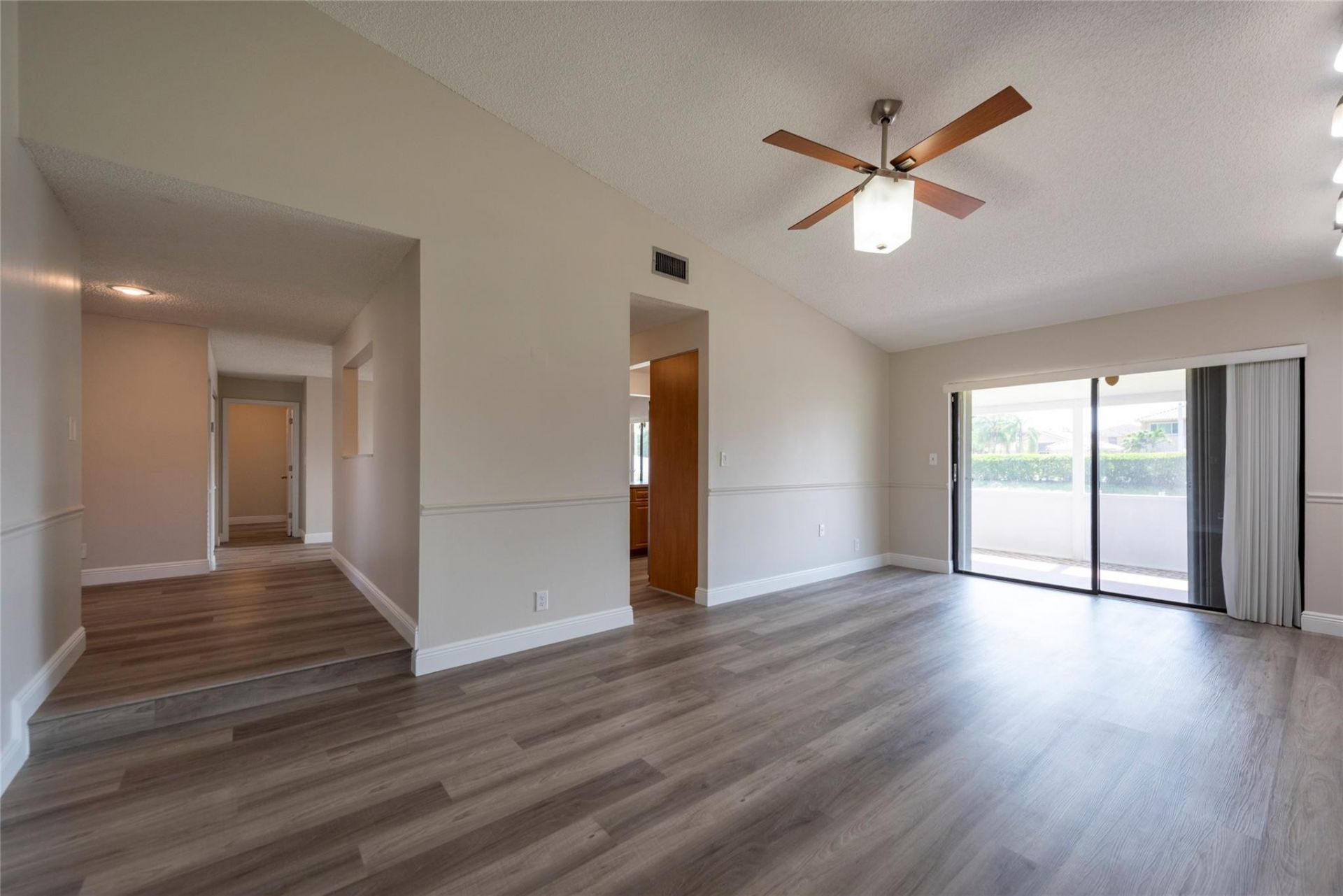 2101 NW 101st Terrace, Pembroke Pines, FL 33026 Photo