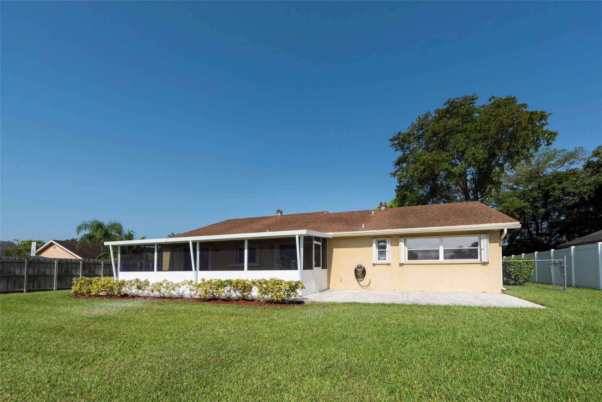 2101 NW 101st Terrace, Pembroke Pines, FL 33026 Photo