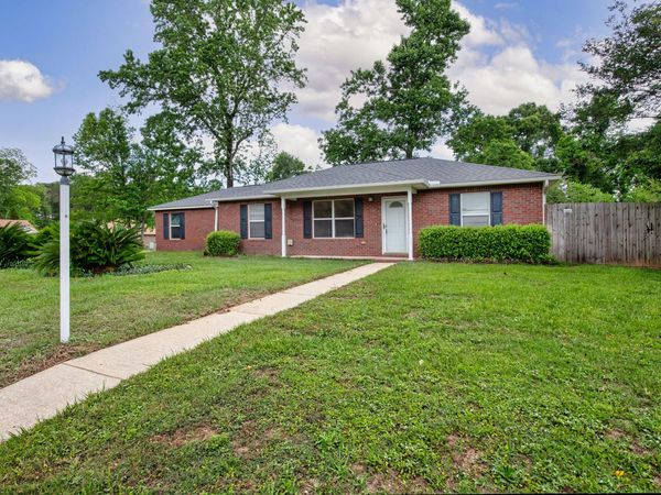 121 Dogwood Lane, Crestview, FL 32536