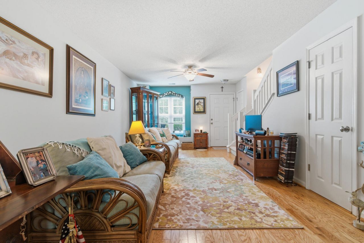 8124 Shadow Oak Drive Photo 19
