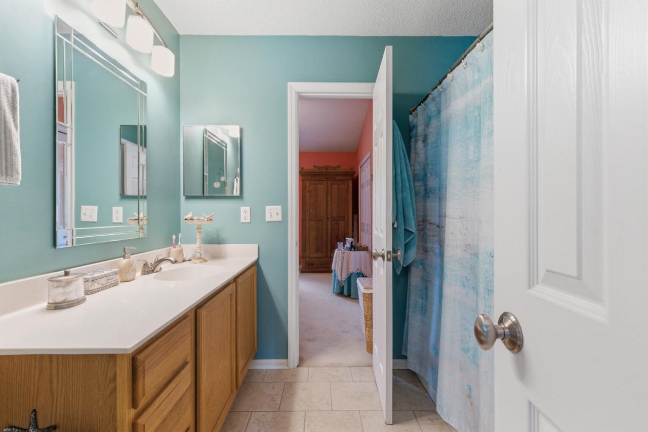 8124 Shadow Oak Drive Photo 25