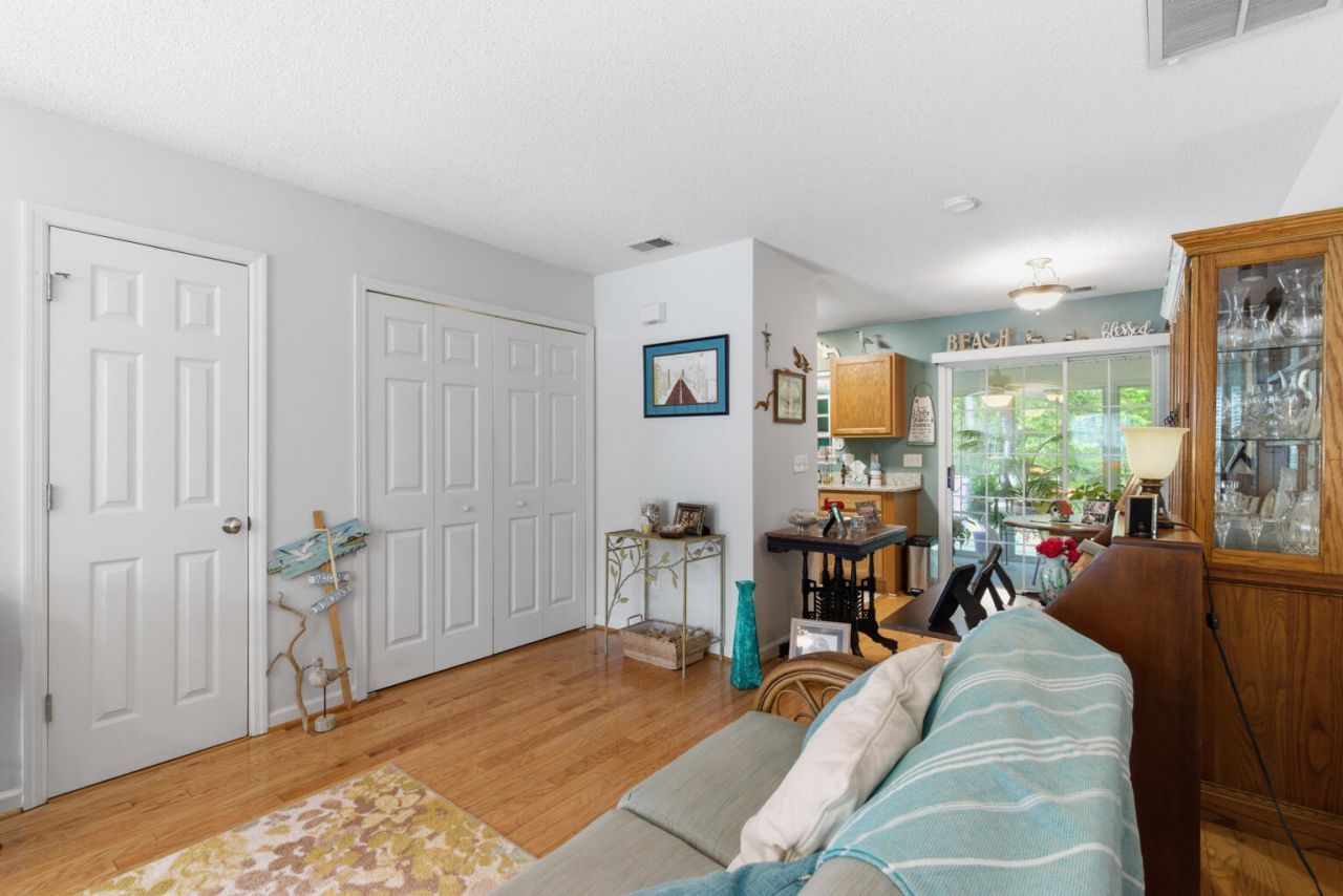 8124 Shadow Oak Drive Photo 28