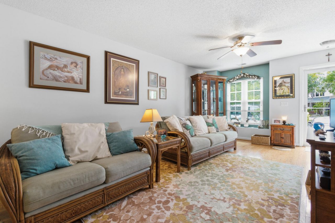 8124 Shadow Oak Drive Photo 4