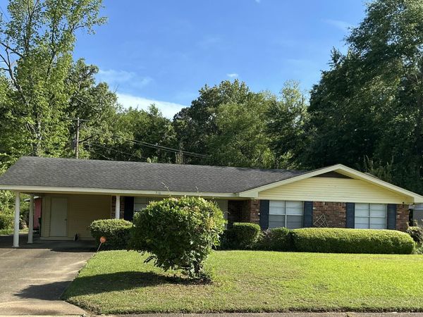 716 S Gaywood, Columbus, MS 39702
