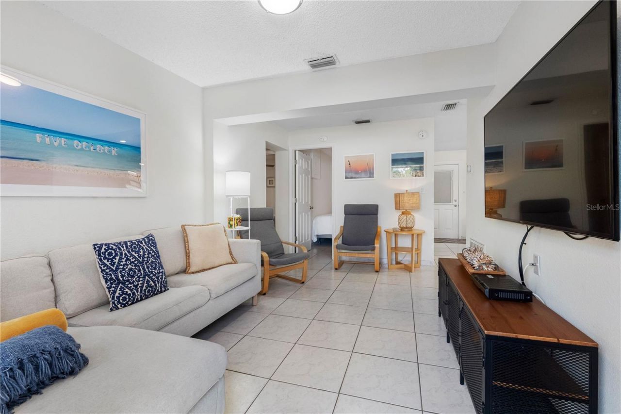 614 Gulf Boulevard, Unit 9, Indian Rocks Beach, FL 33785 Photo