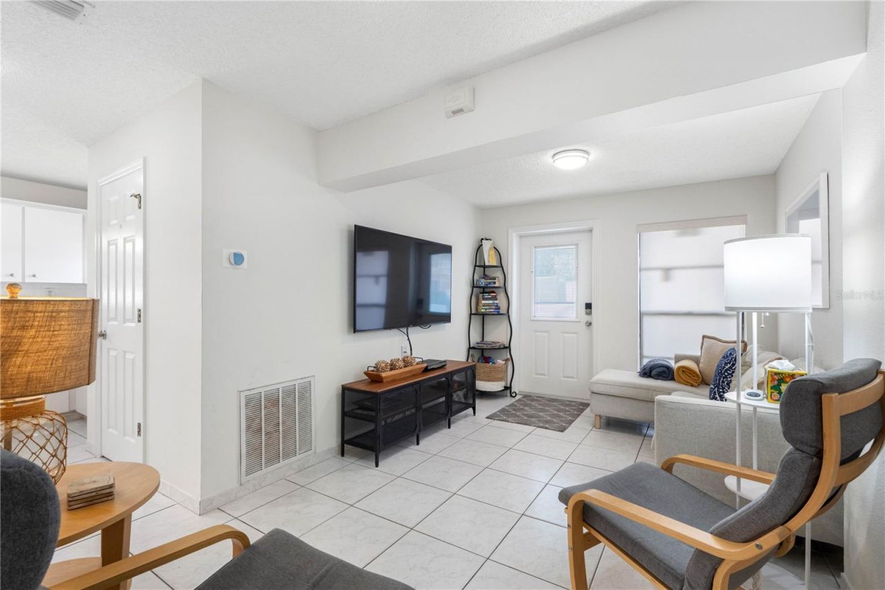 614 Gulf Boulevard, Unit 9, Indian Rocks Beach, FL 33785 Photo