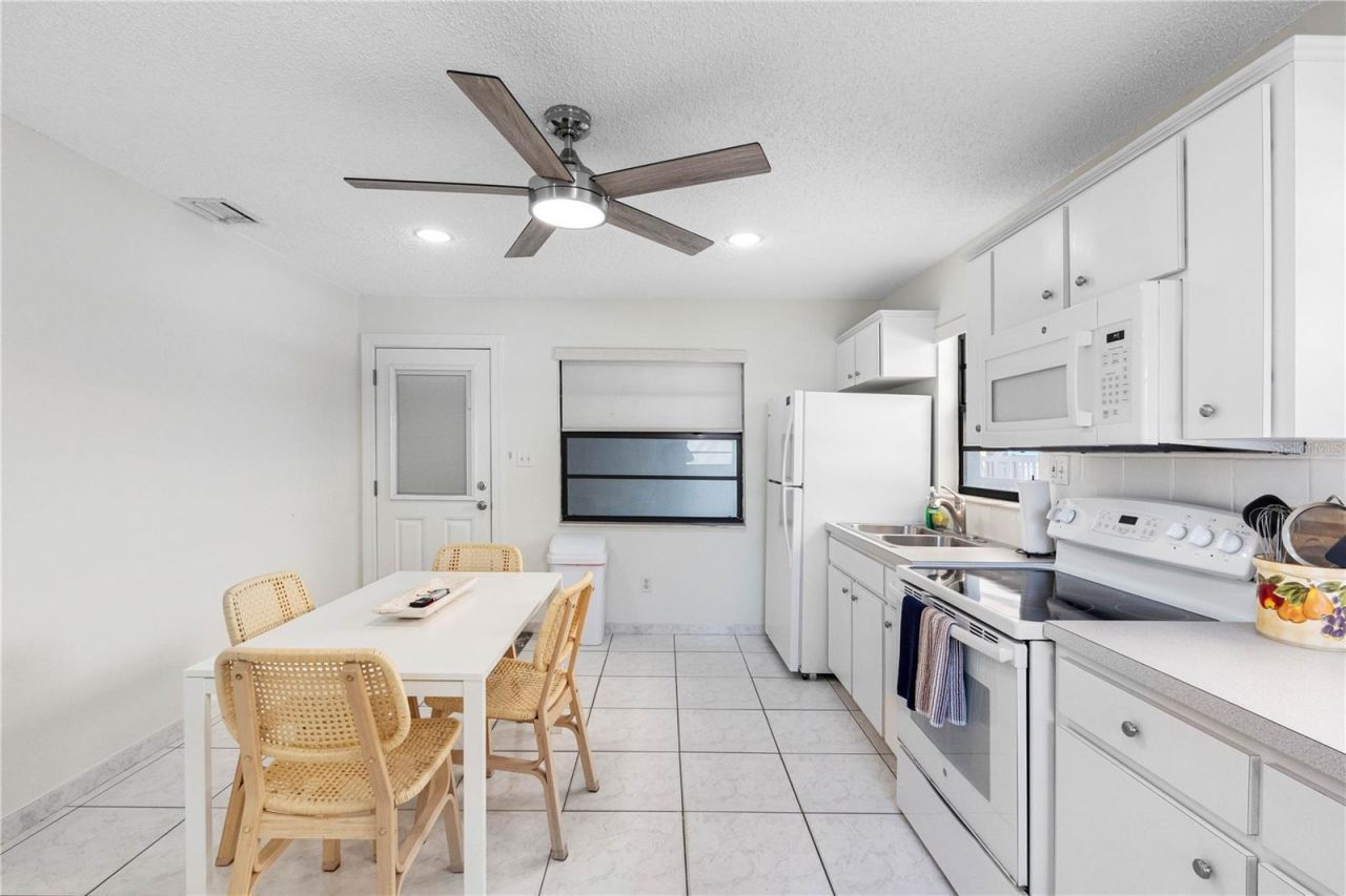 614 Gulf Boulevard, Unit 9, Indian Rocks Beach, FL 33785 Photo