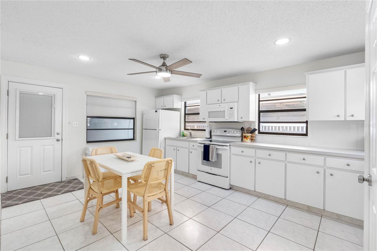 614 Gulf Boulevard, Unit 9, Indian Rocks Beach, FL 33785 Photo