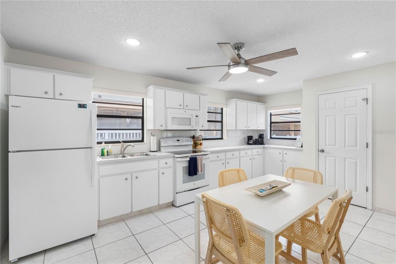 614 Gulf Boulevard, Unit 9, Indian Rocks Beach, FL 33785 Photo