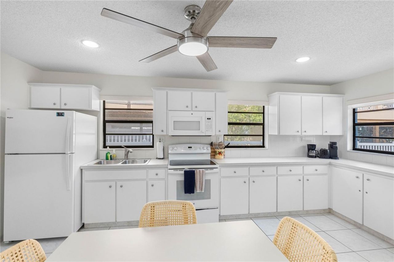 614 Gulf Boulevard, Unit 9, Indian Rocks Beach, FL 33785 Photo
