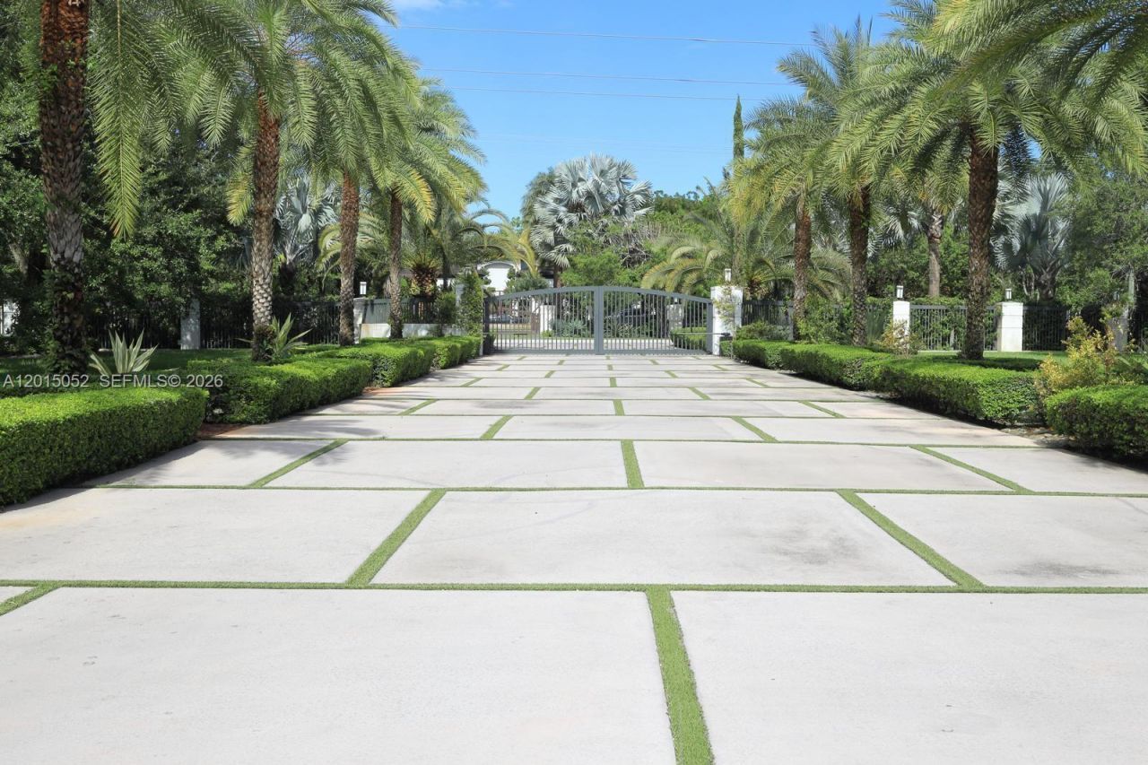 5250 SW 62nd Ave, Miami, FL 33155 Photo