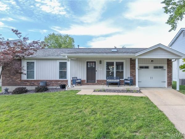 4367 Meadowgreen Estates Dr, St Louis, MO 63129