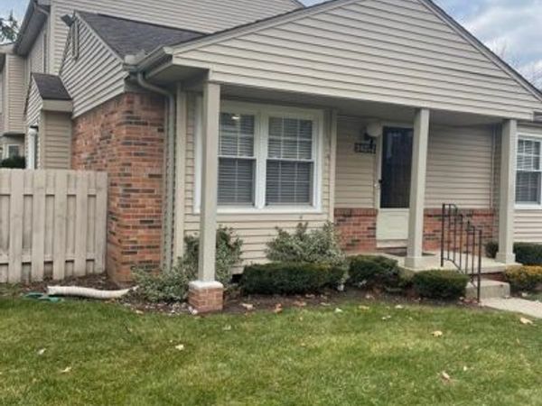 24272 BASHIAN Drive, Novi, MI 48375