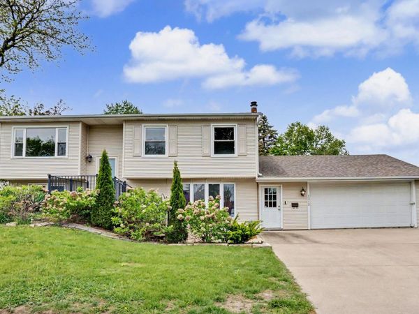 1212 N 12th Street , Clinton, IA 52732