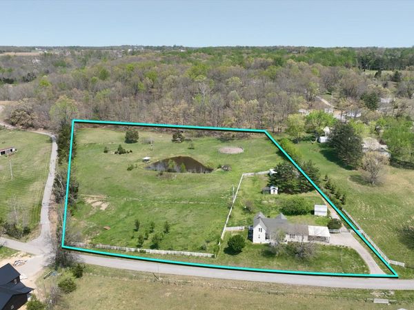 365 Martin Rd , Portland, TN 37148