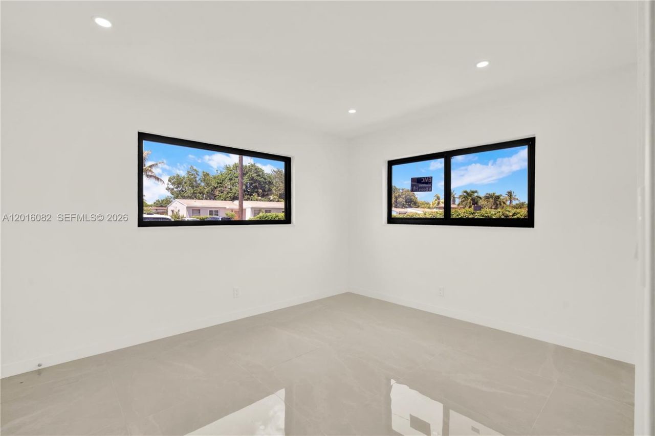 1020 NW 197th Ter, Miami Gardens, FL 33169 Photo