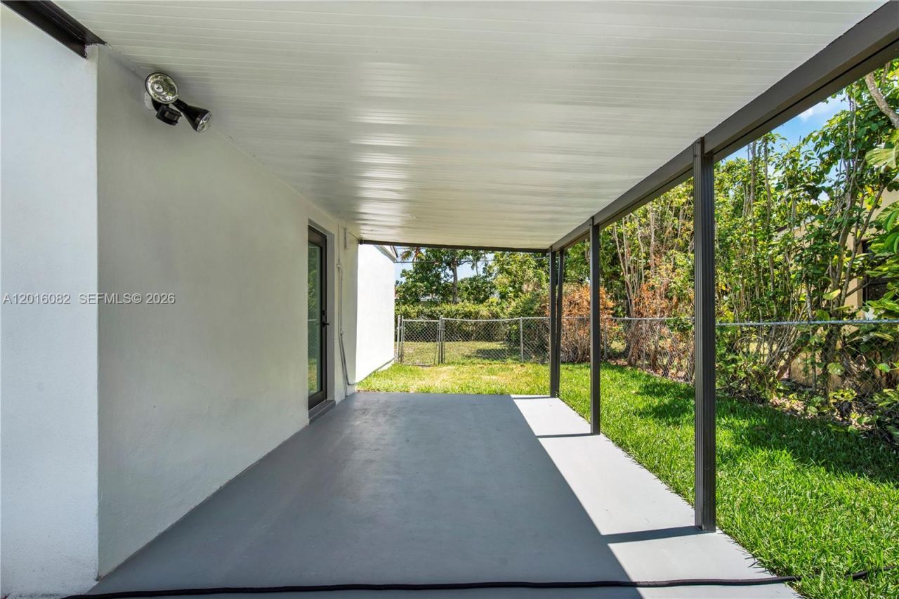 1020 NW 197th Ter, Miami Gardens, FL 33169 Photo