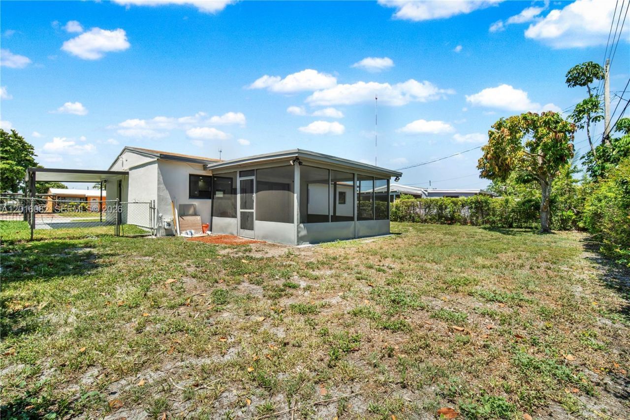 1020 NW 197th Ter, Miami Gardens, FL 33169 Photo