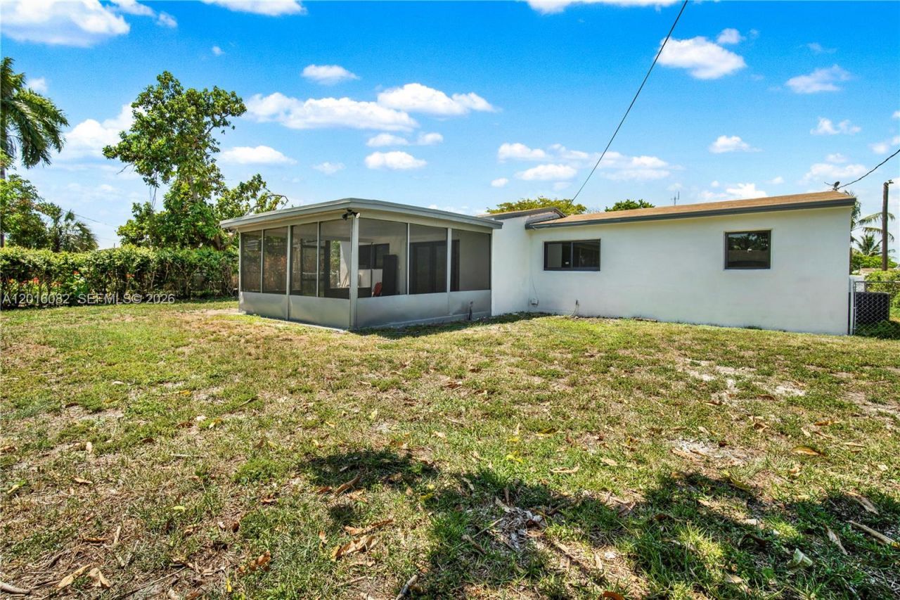 1020 NW 197th Ter, Miami Gardens, FL 33169 Photo