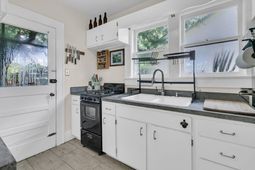 9 Laurel Avenue photo 4