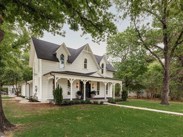 300 E Division Street, Pilot Point, TX 76258