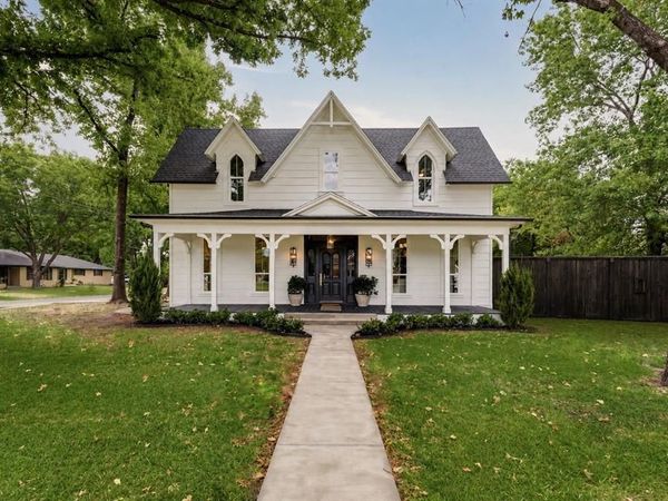 300 E Division Street, Pilot Point, TX 76258