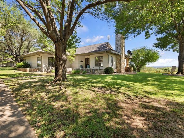 1609 Clubhouse Hill DR, Spicewood, TX 78669