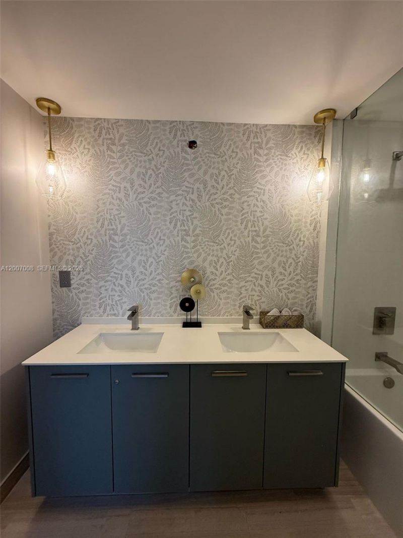 1300 Brickell Bay Dr , Unit 604, Miami, FL 33131 Photo
