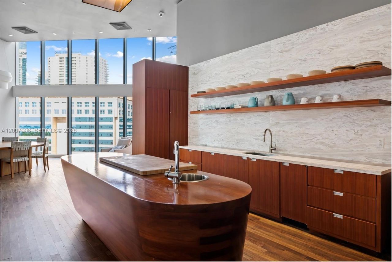 1300 Brickell Bay Dr , Unit 604, Miami, FL 33131 Photo