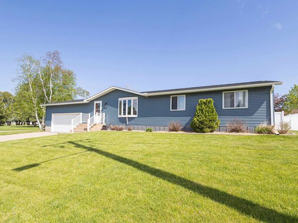 590 Ridge Avenue, Platteville, WI 53818