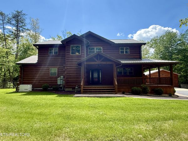 704 White Oak Rd, Monterey, TN 38574