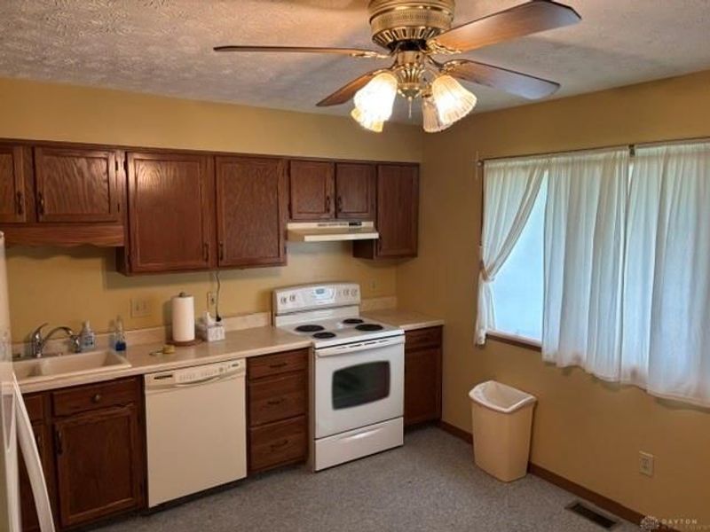 1232 Waterbury Place, Troy, OH 45373 Photo 5