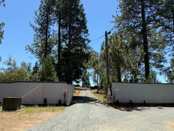 371 Blossom Ln, Mokelumne Hill, CA 95245