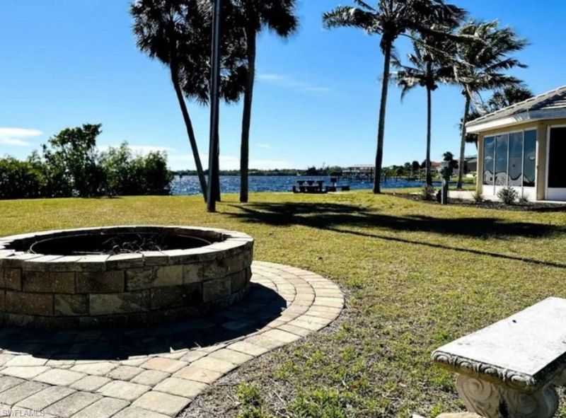 2431 N Westwood Dr, North Fort Myers, FL 33917 Photo