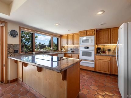 379 Crystal Court, South Lake Tahoe, CA 96150 Photo