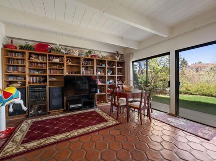 379 Crystal Court, South Lake Tahoe, CA 96150 Photo