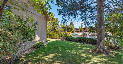379 Crystal Court, South Lake Tahoe, CA 96150 Photo