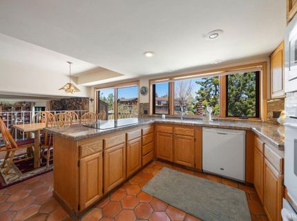379 Crystal Court, South Lake Tahoe, CA 96150 Photo
