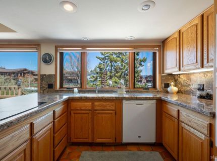 379 Crystal Court, South Lake Tahoe, CA 96150 Photo