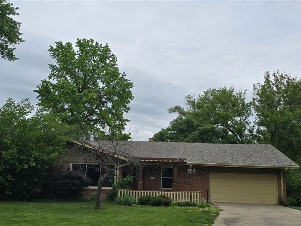 9110 W 104th Terrace, Overland Park, KS 66212