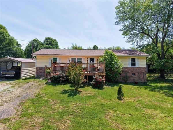 157 Center Court , Eden, NC 27288