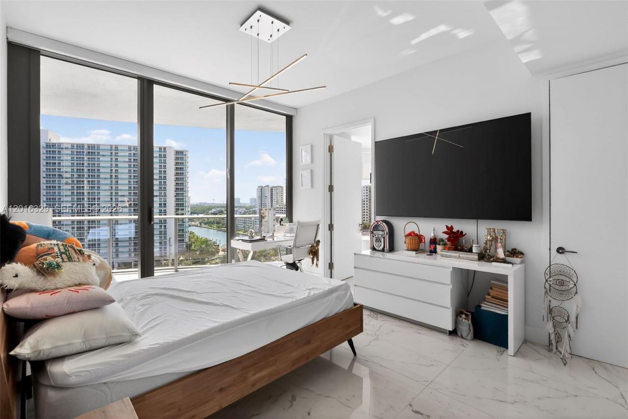 15701 Collins Ave , Unit 805, Sunny Isles Beach, FL 33160 Photo