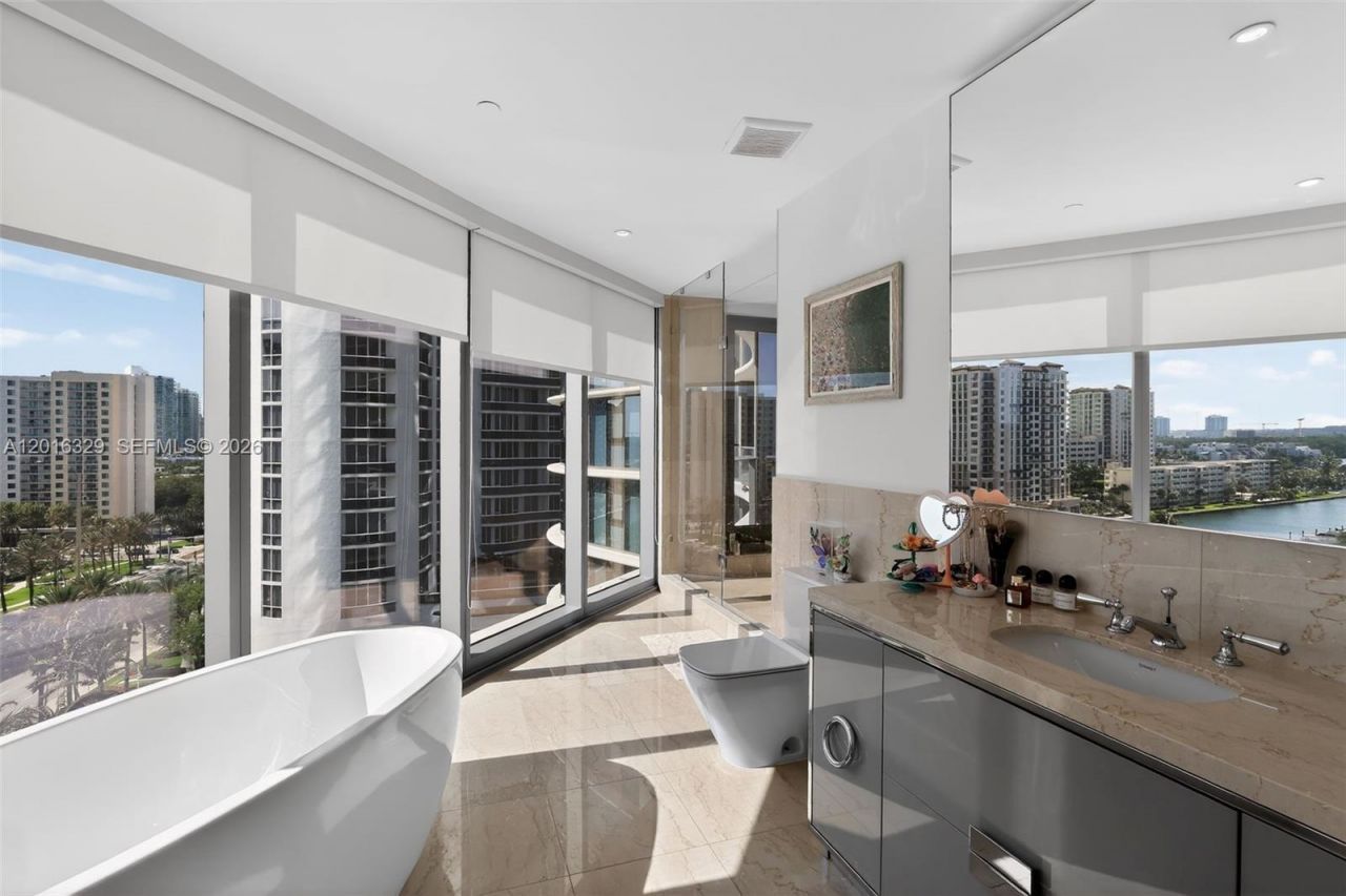15701 Collins Ave , Unit 805, Sunny Isles Beach, FL 33160 Photo