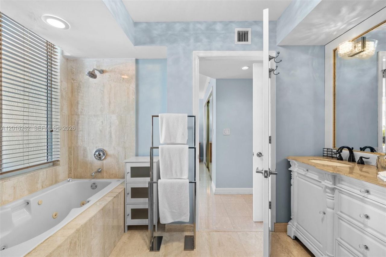 18671 Collins Ave , Unit 404, Sunny Isles Beach, FL 33160 Photo