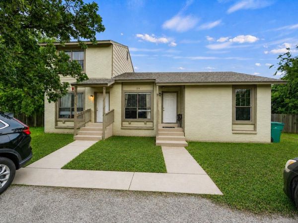 128 Hillside DR, Elgin, TX 78621