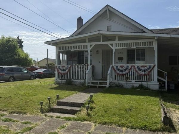 690 S 6th St, Independence, OR 97351